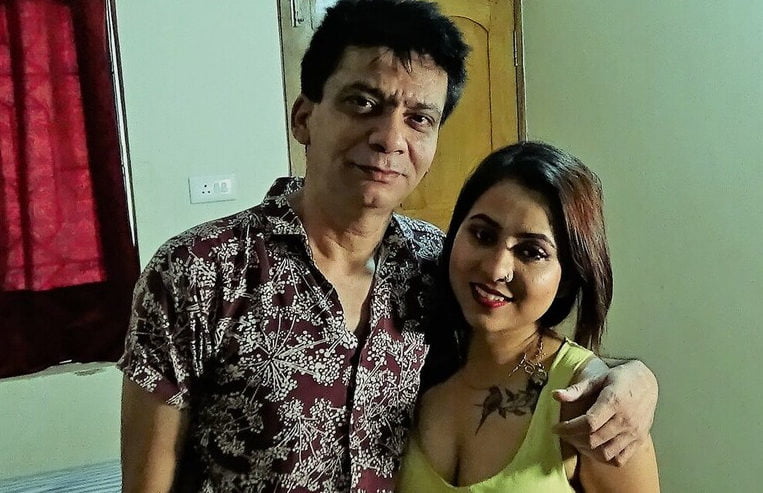 A Sexy Lonely Woman Tina Nandi Called Mature Man for Massage