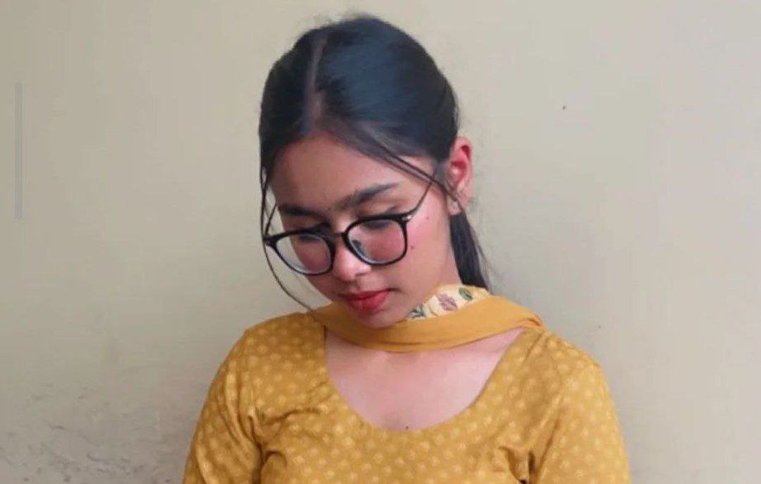 Cute girlfriend giving blowjob and fucking